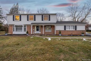 5738 Pebbleshire Road, Bloomfield Hills, MI 48301