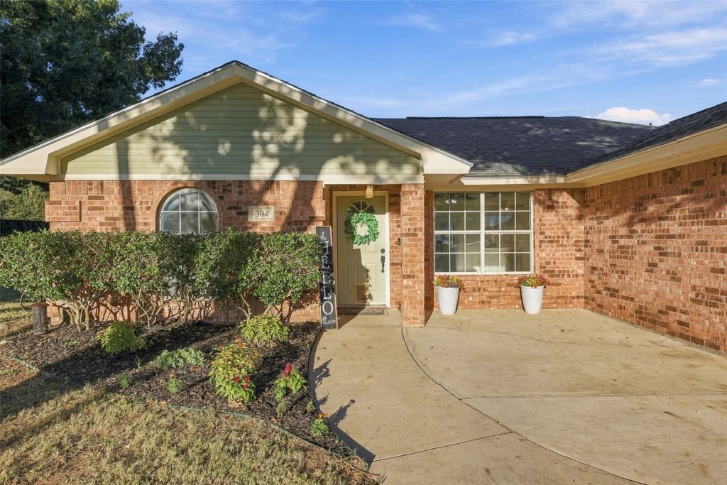 304 Sage Trail, Springtown, TX 76082