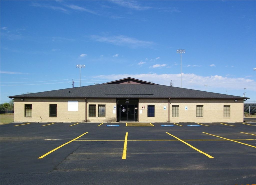 1115 E Sinton St, Sinton, TX 78387 — exterior