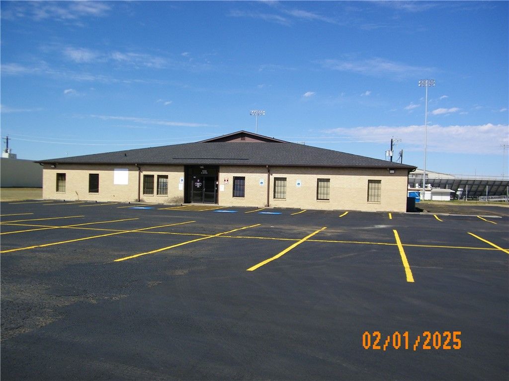 1115 E Sinton St, Sinton, TX 78387 — photo 2