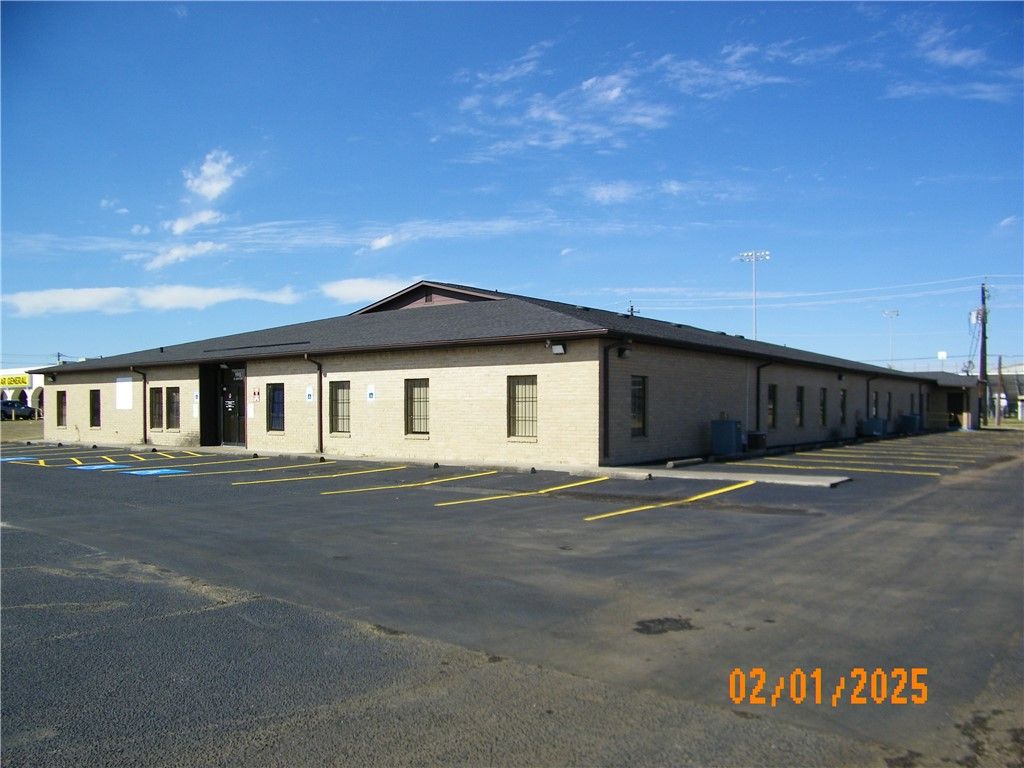 1115 E Sinton St, Sinton, TX 78387 — photo 3