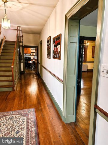 206 E KING ST, East Berlin, PA 17316