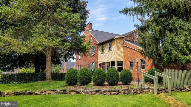 206 E KING ST, East Berlin, PA 17316