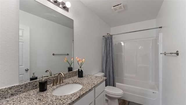 612 Woodcreek Loop, Lowell, AR 72745