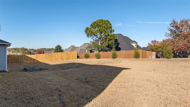 612 Woodcreek Loop, Lowell, AR 72745