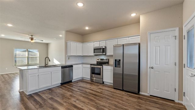 612 Woodcreek Loop, Lowell, AR 72745