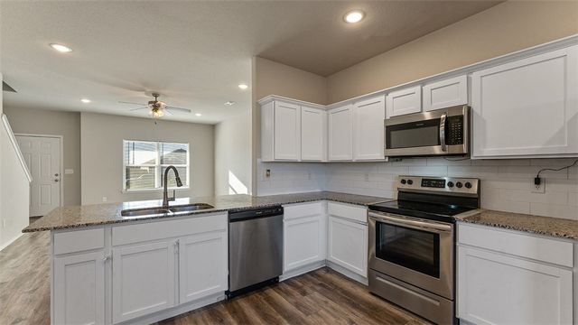 612 Woodcreek Loop, Lowell, AR 72745