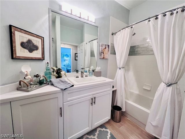 3250 W Crown Pointe BLVD 101, Naples, FL 34112