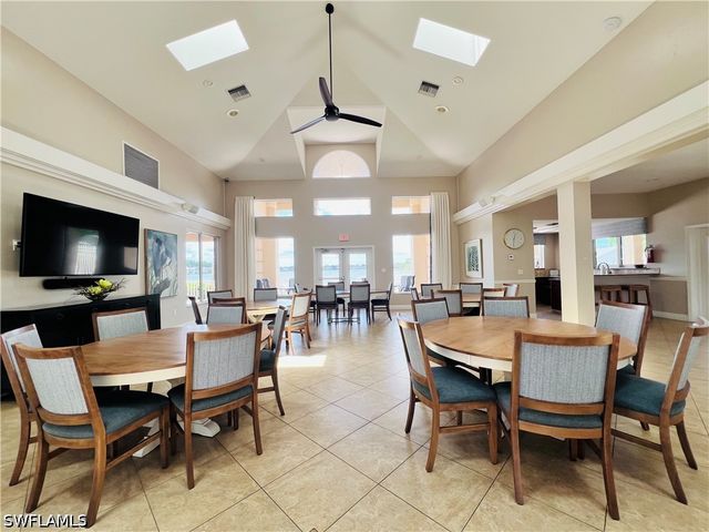 3250 W Crown Pointe BLVD 101, Naples, FL 34112