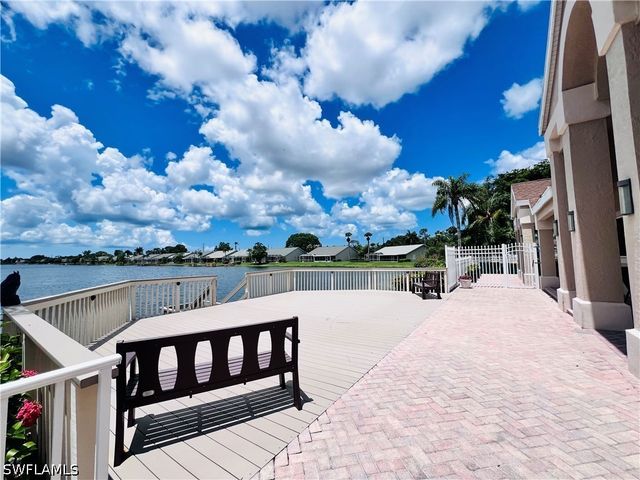 3250 W Crown Pointe BLVD 101, Naples, FL 34112