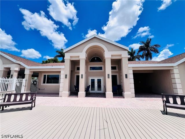 3250 W Crown Pointe BLVD 101, Naples, FL 34112