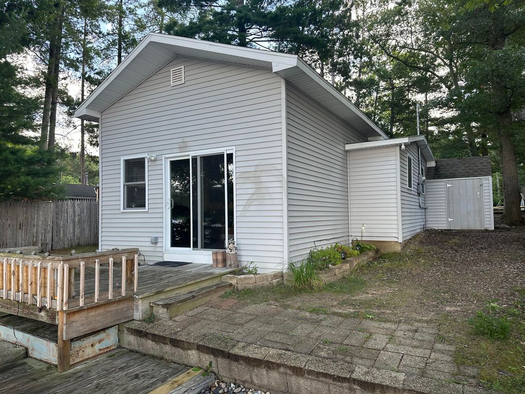 5211 N Red Maple Street, Sauble Twp, MI 49644