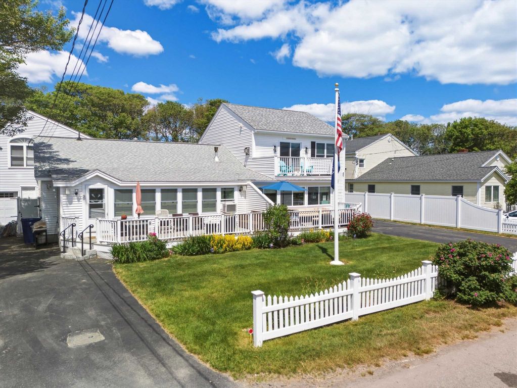 Image 1 of property listing at 90 Kings Highway, Hampton, NH 03842