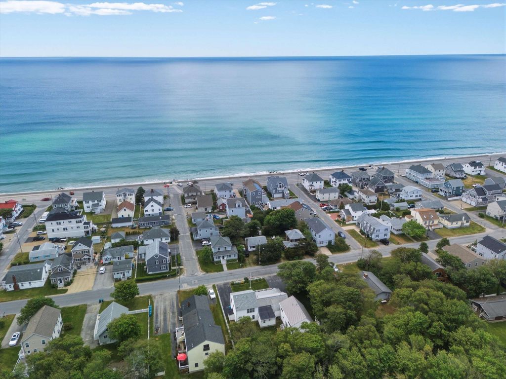 Image 11 of property listing at 90 Kings Highway, Hampton, NH 03842