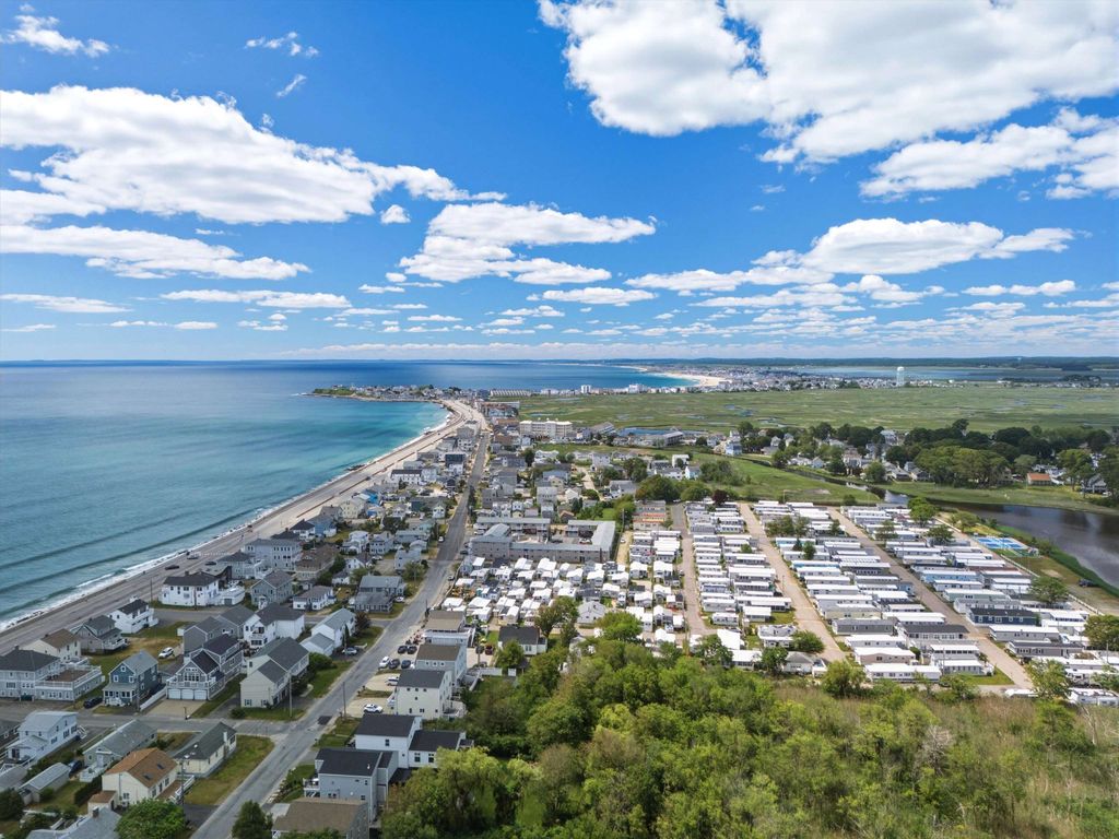 Image 13 of property listing at 90 Kings Highway, Hampton, NH 03842