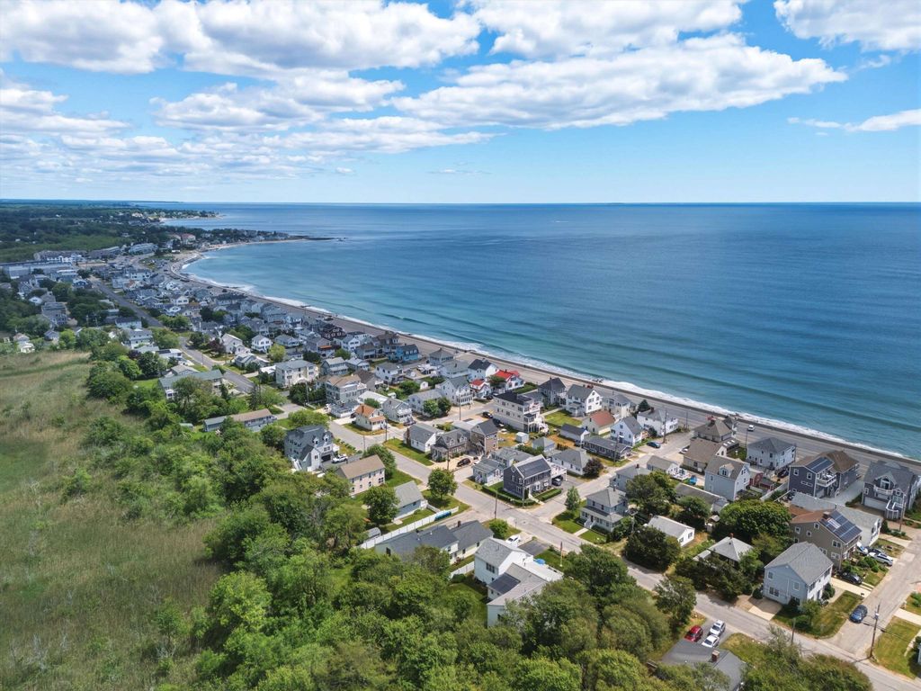 Image 14 of property listing at 90 Kings Highway, Hampton, NH 03842