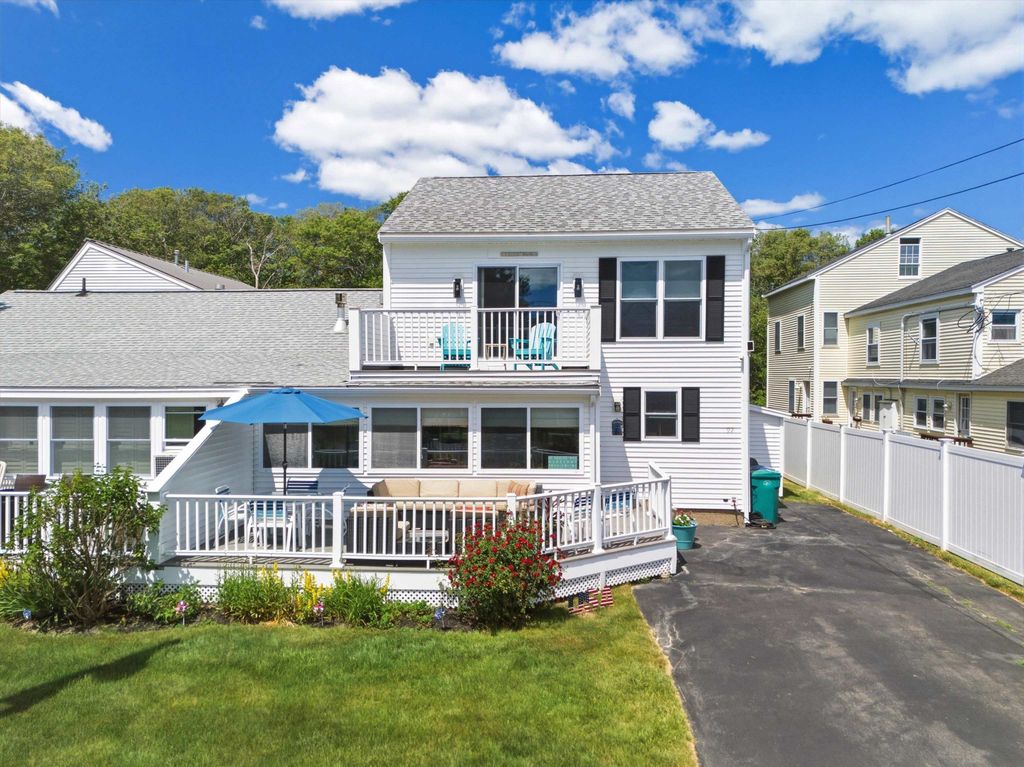 Image 16 of property listing at 90 Kings Highway, Hampton, NH 03842