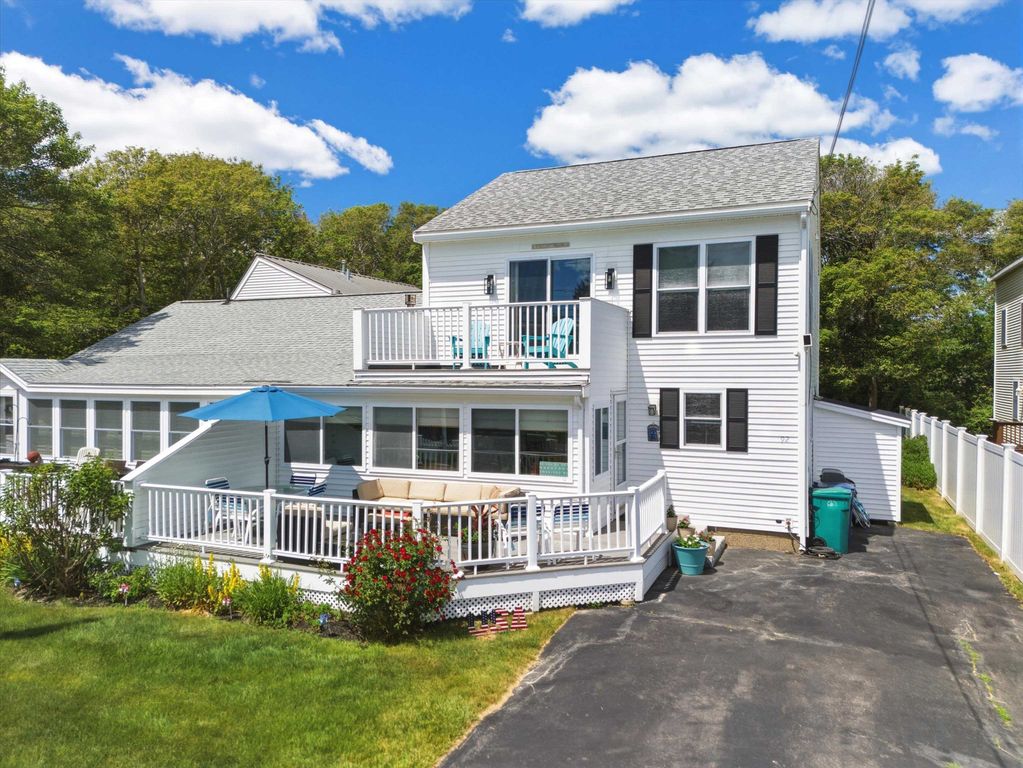 Image 17 of property listing at 90 Kings Highway, Hampton, NH 03842