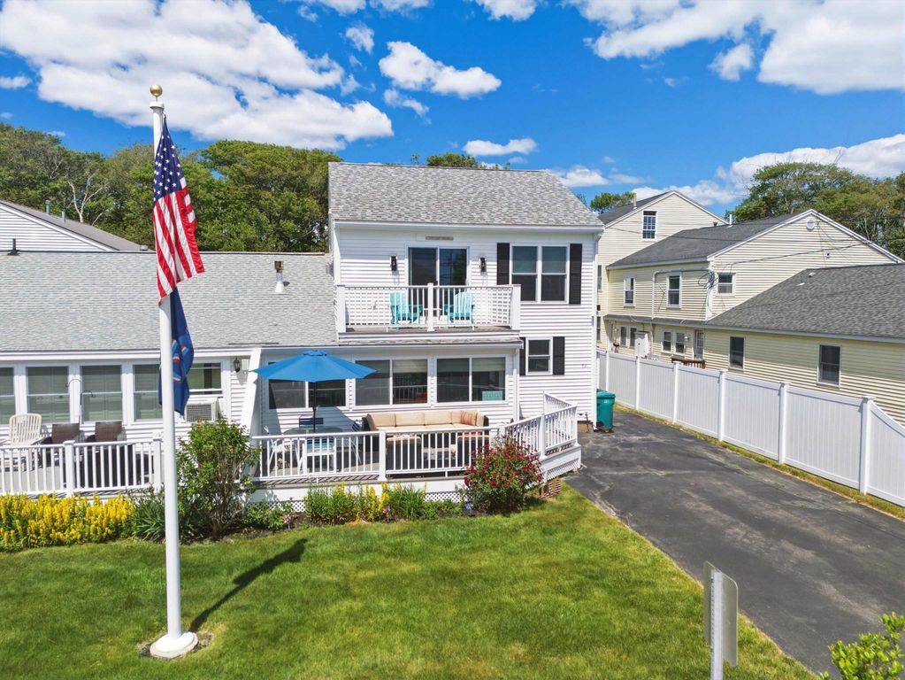 Image 18 of property listing at 90 Kings Highway, Hampton, NH 03842
