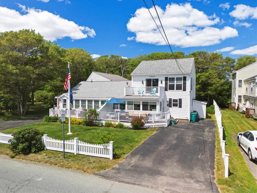 Image 20 of property listing at 90 Kings Highway, Hampton, NH 03842