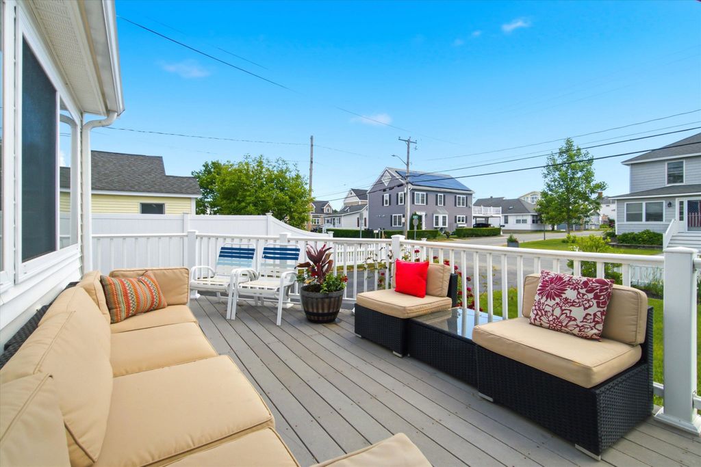 Image 3 of property listing at 90 Kings Highway, Hampton, NH 03842
