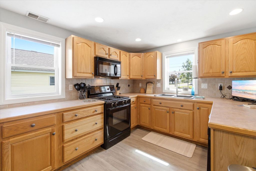 Image 29 of property listing at 90 Kings Highway, Hampton, NH 03842