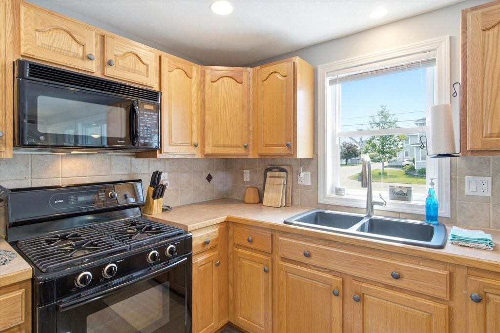 Image 31 of property listing at 90 Kings Highway, Hampton, NH 03842