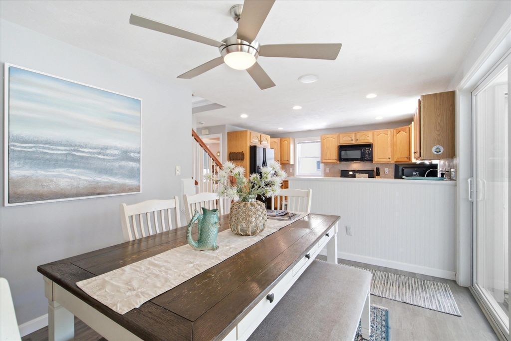 Image 34 of property listing at 90 Kings Highway, Hampton, NH 03842