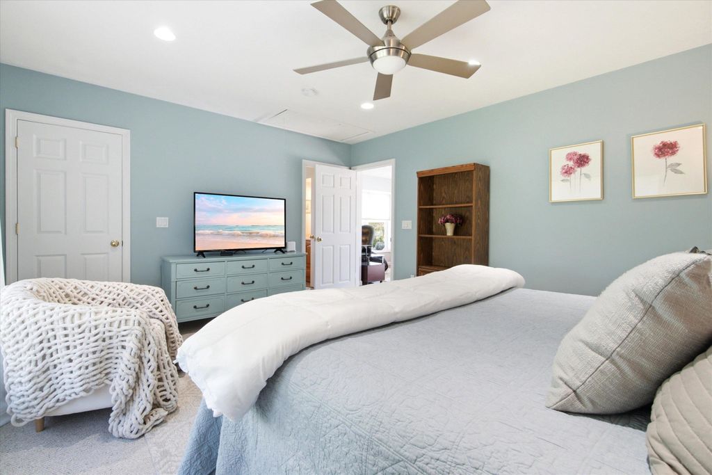 Image 39 of property listing at 90 Kings Highway, Hampton, NH 03842