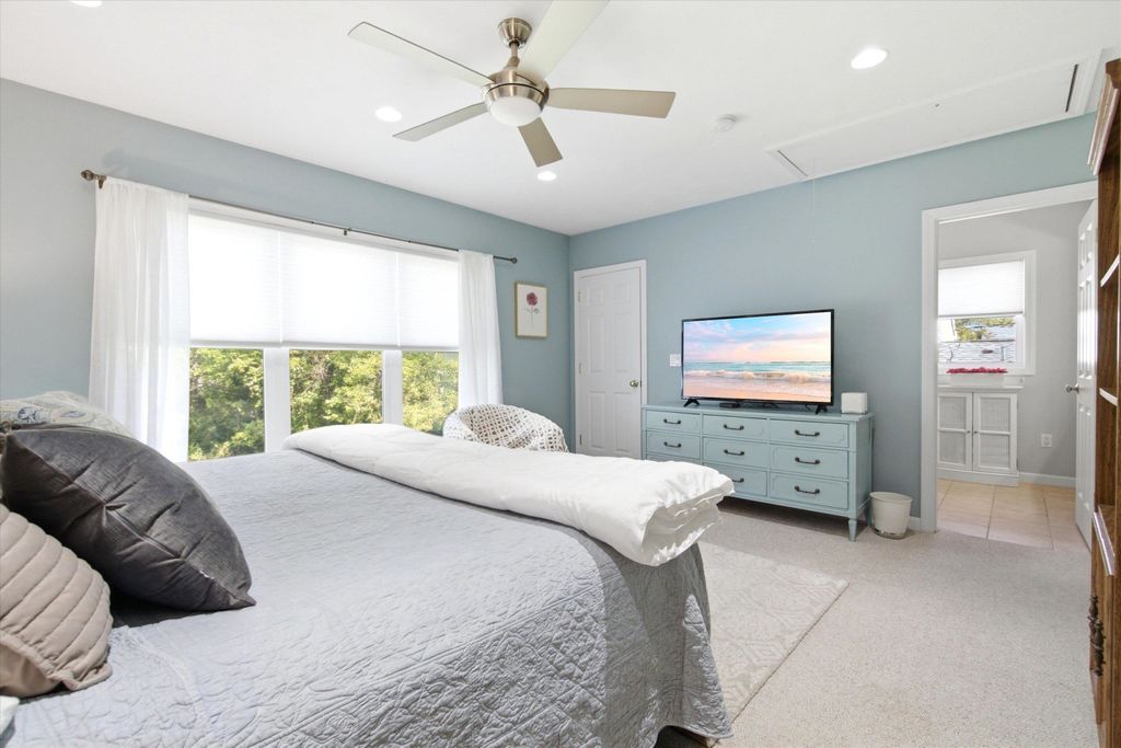 Image 40 of property listing at 90 Kings Highway, Hampton, NH 03842