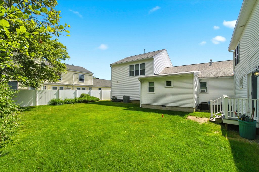 Image 6 of property listing at 90 Kings Highway, Hampton, NH 03842