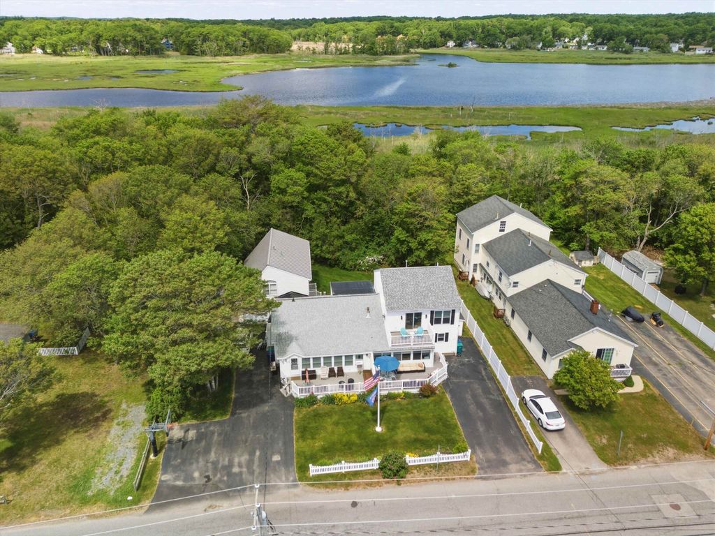 Image 7 of property listing at 90 Kings Highway, Hampton, NH 03842