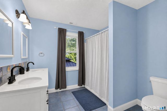 900 Racebrook Road, Orange, CT 06477
