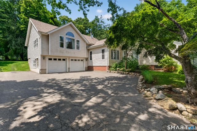 900 Racebrook Road, Orange, CT 06477