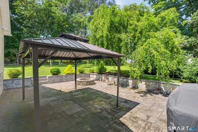 900 Racebrook Road, Orange, CT 06477