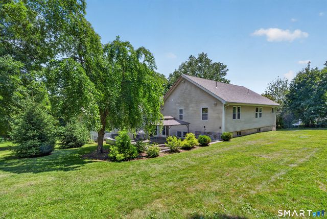 900 Racebrook Road, Orange, CT 06477