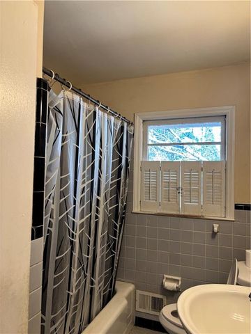 3265 Spreading Oak SW Drive, Atlanta, GA 30311