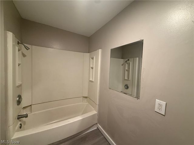 8801 Platten Avenue DOWN, Cleveland, OH 44102