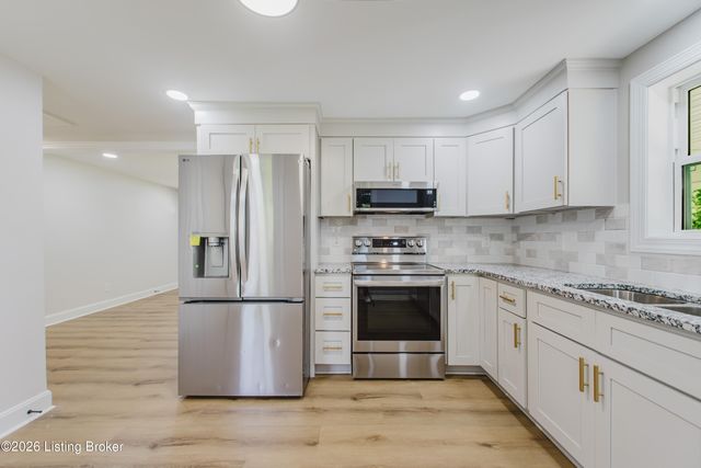 2706 Pioneer Rd, Louisville, KY 40216