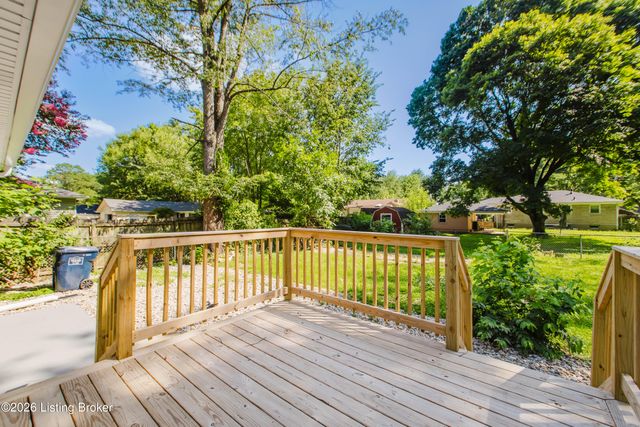 2706 Pioneer Rd, Louisville, KY 40216