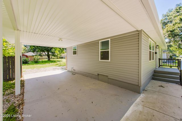 2706 Pioneer Rd, Louisville, KY 40216