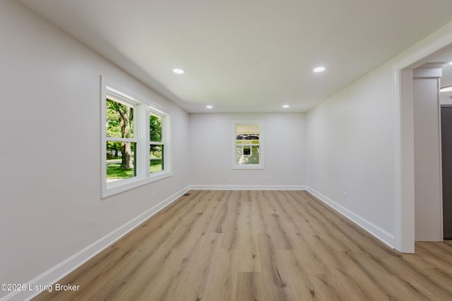 2706 Pioneer Rd, Louisville, KY 40216