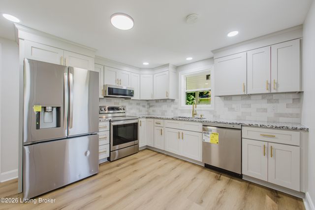 2706 Pioneer Rd, Louisville, KY 40216