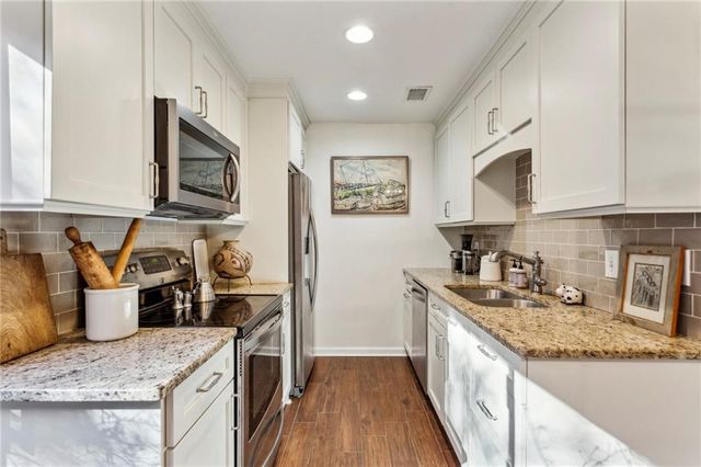 162 Lablanc NW Way, Atlanta, GA 30327