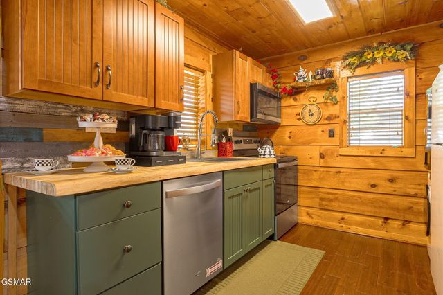 4424 & 4428 Grindstone Ridge Road, Pigeon Forge, TN 37863