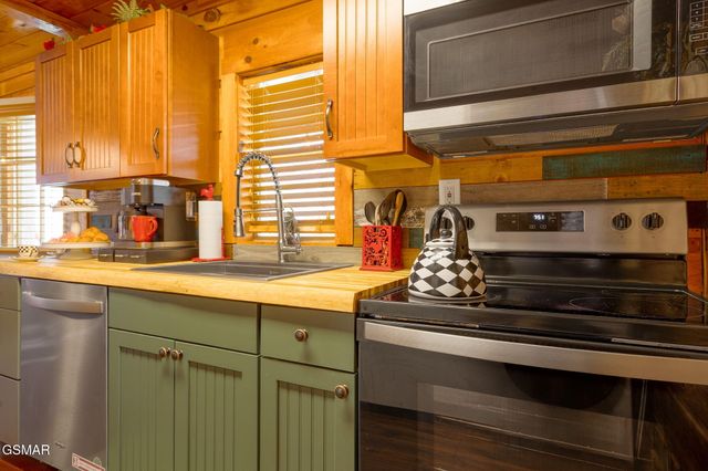 4424 & 4428 Grindstone Ridge Road, Pigeon Forge, TN 37863