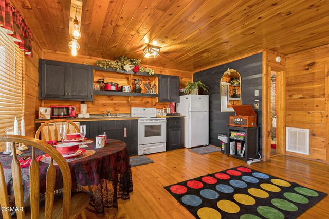 4424 & 4428 Grindstone Ridge Road, Pigeon Forge, TN 37863