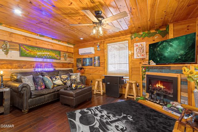 4424 & 4428 Grindstone Ridge Road, Pigeon Forge, TN 37863