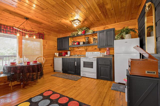 4424 & 4428 Grindstone Ridge Road, Pigeon Forge, TN 37863