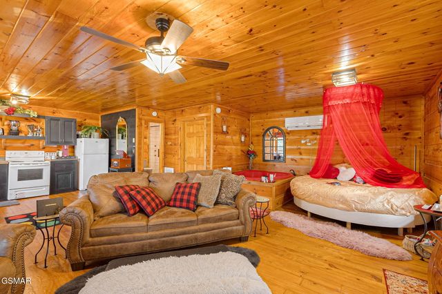 4424 & 4428 Grindstone Ridge Road, Pigeon Forge, TN 37863